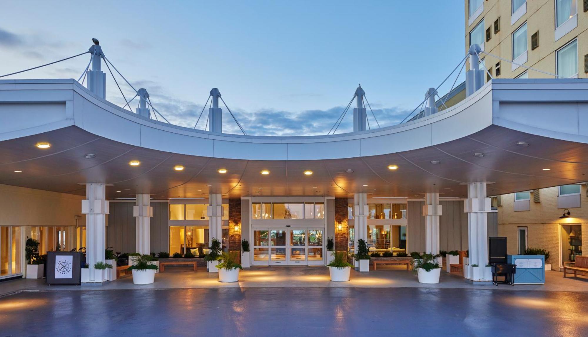 Newport Harbor Island Resort 외부 사진